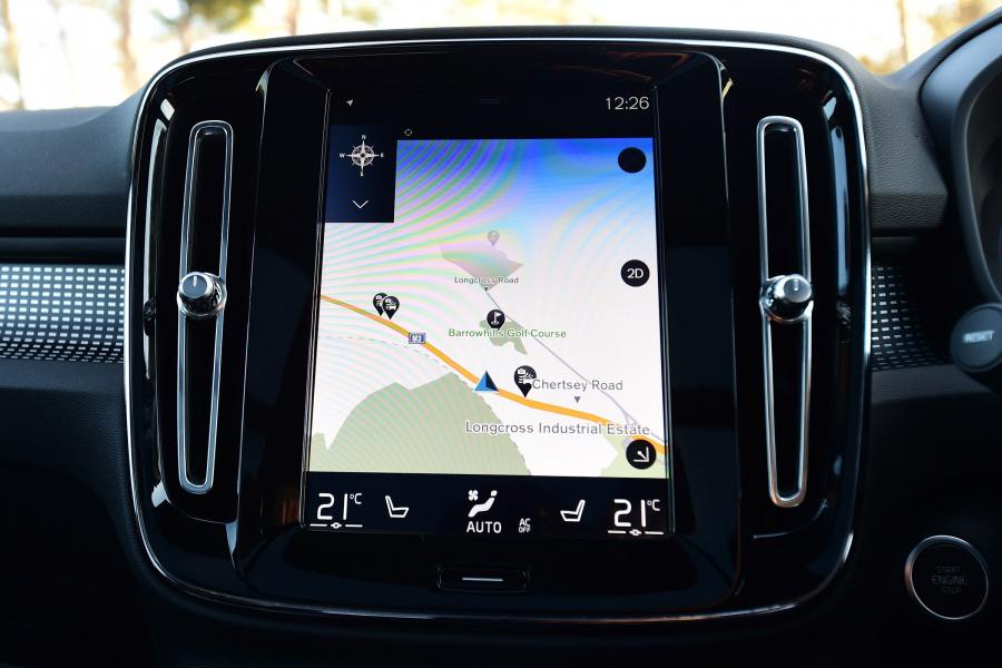 Детали интерьера Volvo XC40 T3 R-Design 2018 года  (UK) (фото 12 из 13)